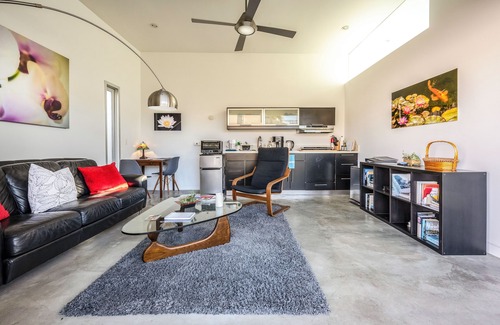 Venice Cabaña | TRANQUIL AND CONTEMPORARY SECLUDED GUEST HOUSE, VENICE CA