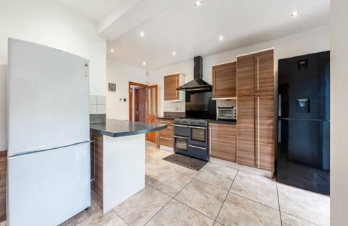 Oakleigh Casa | Tranquil and Lovely 5 bed house in Barnet