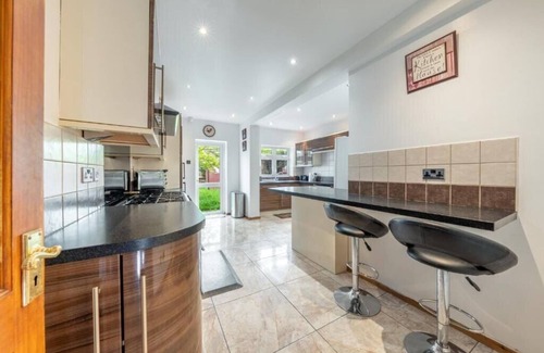 Oakleigh Casa | Tranquil and Lovely 5 bed house in Barnet