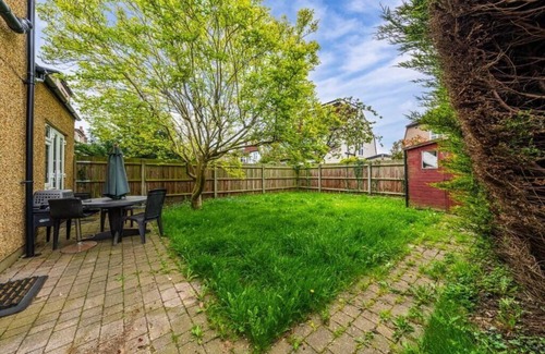 Oakleigh Casa | Tranquil and Lovely 5 bed house in Barnet