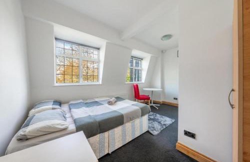 Oakleigh Casa | Tranquil and Lovely 5 bed house in Barnet
