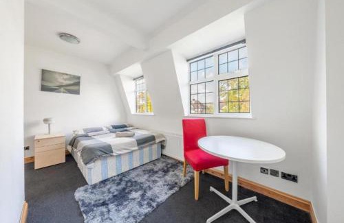 Oakleigh Casa | Tranquil and Lovely 5 bed house in Barnet
