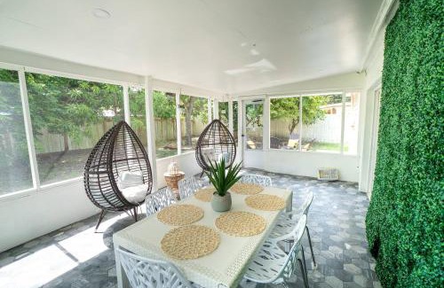 Meadowlawn Casa | Tranquil And Sunny 4br Getaway Home