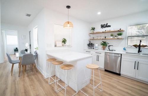 Meadowlawn Casa | Tranquil And Sunny 4br Getaway Home