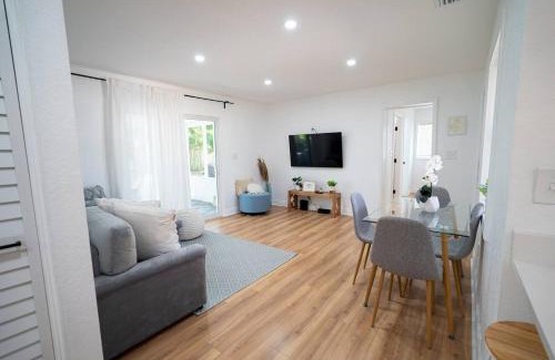 Meadowlawn Casa | Tranquil And Sunny 4br Getaway Home