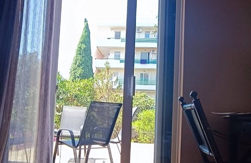 Agia Paraskevi Apartamento | Tranquil Athens Garden Apt|2BDR-2BA-a/c-near Metro