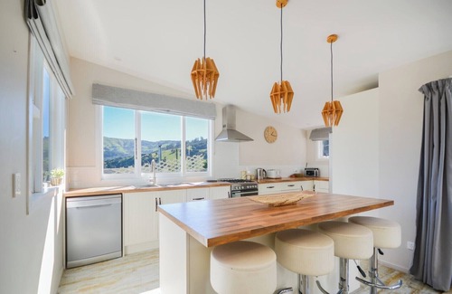 Duvauchelle Apartamento | Tranquil Bay Family Retreat | Relax, Recharge