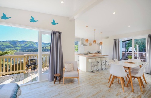 Duvauchelle Apartamento | Tranquil Bay Family Retreat | Relax, Recharge