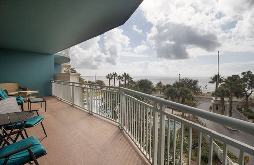 Gulfport Condominio | Tranquil Beach Front 2Bed 2Bath Condo with large patio - Family Friendly