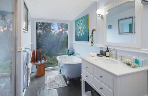 Titirangi Casa | Tranquil Bush Haven | Gardens - Bayview | WiFi