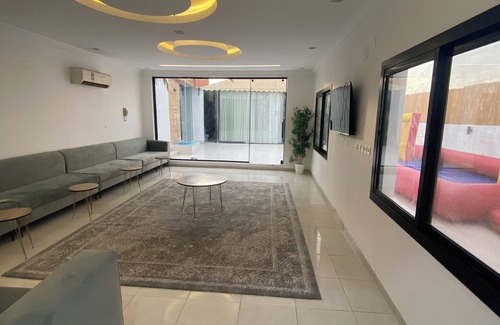 Jeddah Chalet De Esquí | Tranquil chalet with AC in Jeddah - 6 bedrooms available