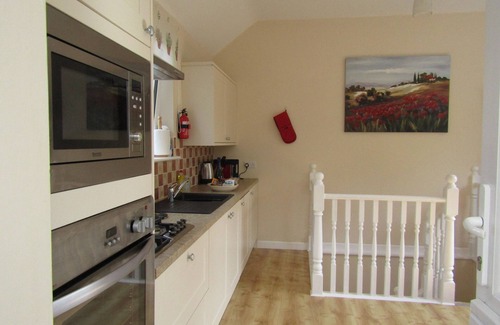 Truro Cabaña | TRANQUIL COTTAGE,NR PERRANPORTH BEACH,GARDEN,BBQ,PARKING,DOG FRIENDLY