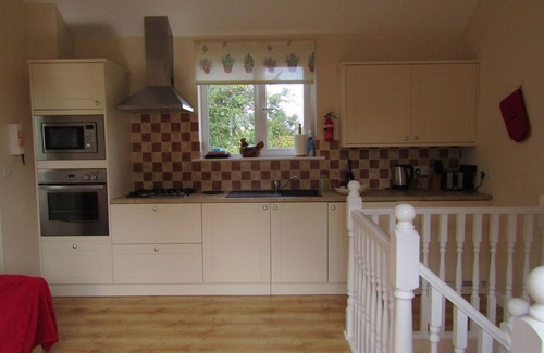 Truro Cabaña | TRANQUIL COTTAGE,NR PERRANPORTH BEACH,GARDEN,BBQ,PARKING,DOG FRIENDLY