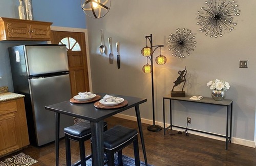 Wimberley Cabina | Cabaña privada con encanto con piscina privada y bañera de hidromasaje