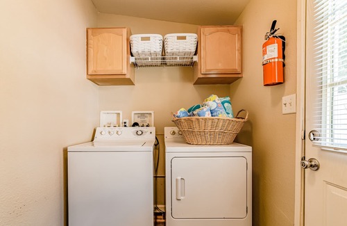 Willow Creek Cabaña | Tranquil dog-friendly cottage with outdoor pool, patio, gas grill, & yard
