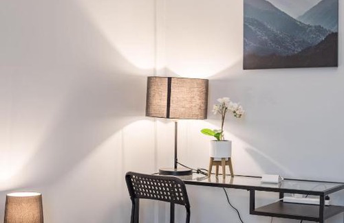 Burwood Casa | Tranquil Double Room - Next to Bus Station & Park & Chinatown - Shared Bathroom