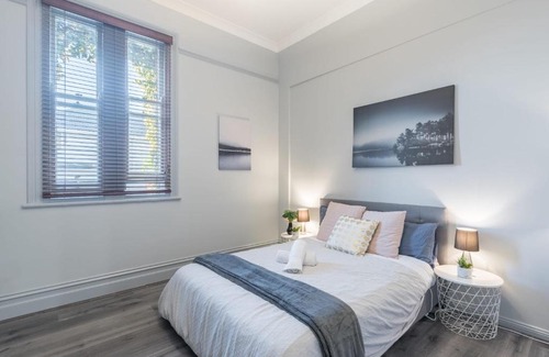 Burwood Casa | Tranquil Double Room - Next to Bus Station & Park & Chinatown - Shared Bathroom