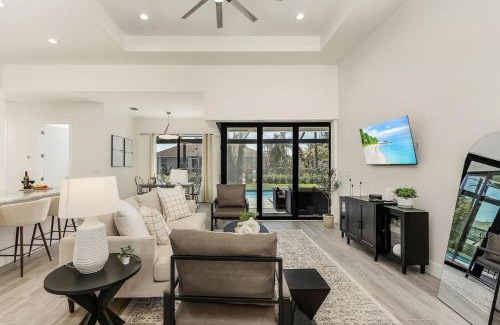 Trafalgar Casa | Tranquil Escape Modern Pool Home