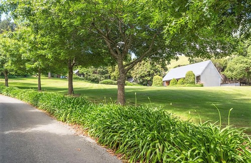 Akaroa Casa | Tranquil Family Retreat