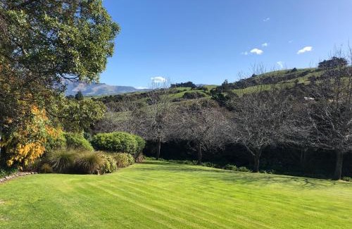 Akaroa Casa | Tranquil Family Retreat