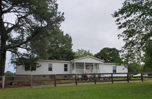 McCain Casa | Tranquil Farmhouse near Lake Jordan