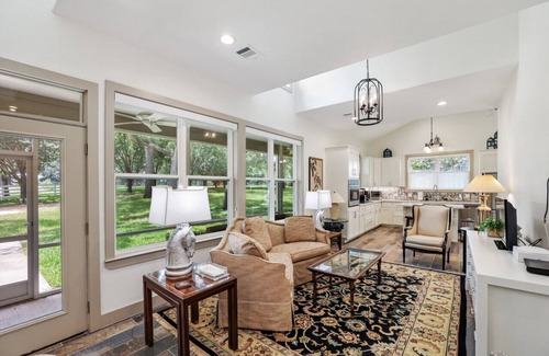 Sealy Casa | Tranquil Farmhouse Retreat with Scenic Views!