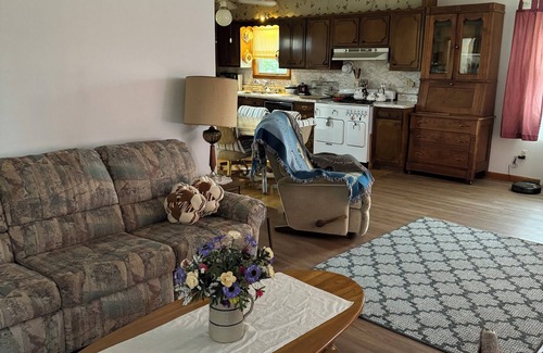 Stanton County Otro | Tranquil farmhouse near to Johnson City - 2 bedrooms, 2 baths, vintage kitchen.