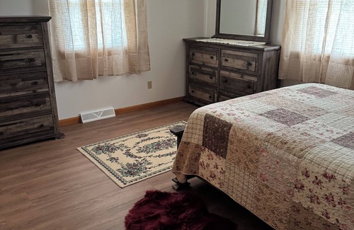 Stanton County Otro | Tranquil farmhouse near to Johnson City - 2 bedrooms, 2 baths, vintage kitchen.