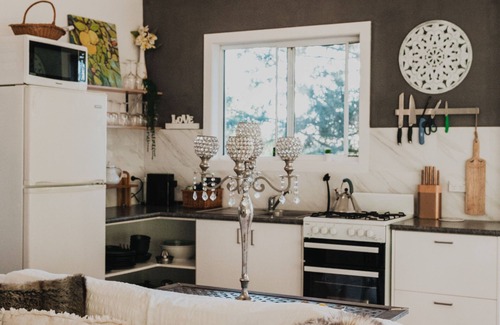 Grose Vale Cabaña | Tranquil Farmstay Cottage KURRAJONG on acres pet friendly 1 hr Syd