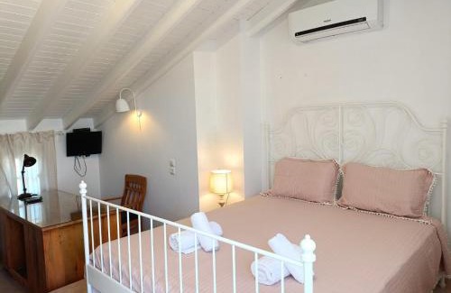 Plomari Casa | Tranquil Haven with Private Pool