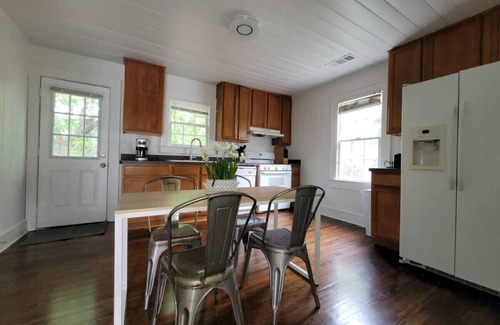 Home Park Casa | Tranquil Home in ATL- Sleeps 9