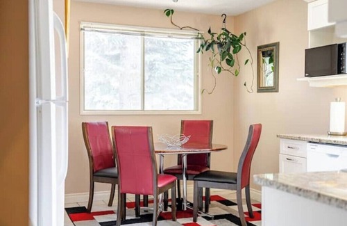 Southwest Calgary Casa | Tranquil Home in Bracewood Community of Calgary Southwest Alberta.