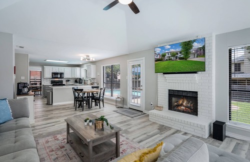 Flower Mound Casa | Tranquil Home with Pool sleeps 8