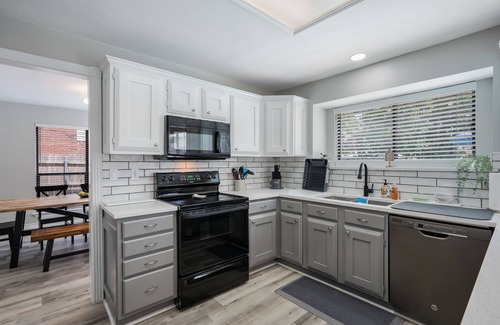 Flower Mound Casa | Tranquil Home with Pool sleeps 8