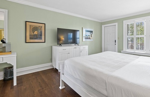 Historic Downtown Manteo Apartamento | Tranquil House Inn - Downtown Waterfront Manteo - 1 King Premium Room 20