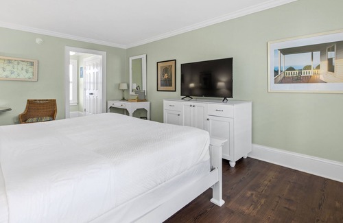 Historic Downtown Manteo Apartamento | Tranquil House Inn - Downtown Waterfront Manteo - 1 King Premium Room 20