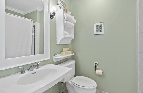 Historic Downtown Manteo Apartamento | Tranquil House Inn - Downtown Waterfront Manteo - 1 King Premium Room 20