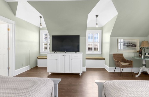 Historic Downtown Manteo Apartamento | Tranquil House Inn - Downtown Waterfront Manteo - 2 Queens Large Premium Rm 34