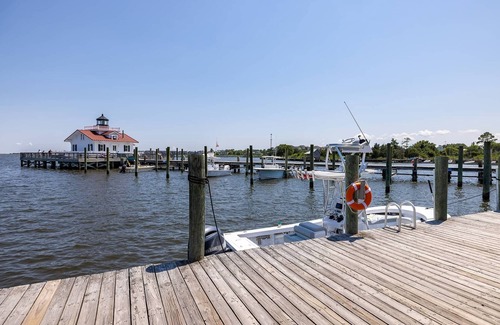 Historic Downtown Manteo Casa | Tranquil House Inn - Premium King Room