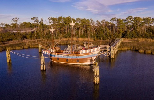Historic Downtown Manteo Casa | Tranquil House Inn - Premium King Room