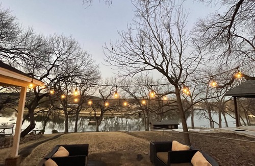 Burnet Casa | Tranquil Lake LBJ getaway! No boat traffic. Swim, Kayak, SUP & Fish in Peace! ❤️🦮