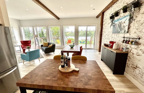 Halifax County Casa | Tranquil Lakeside Home w/hot tub & sauna - 20 mins from city of Halifax!