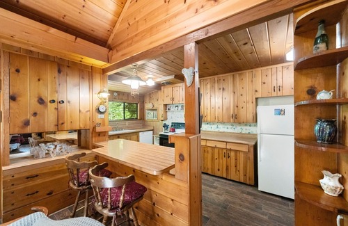 Idyllwild Cabaña | ¡Tranquila "Casa Lila" de Fern Valley con Spa!