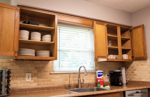 Pooler Casa | Tranquil Location! Patio, Shuffle Board, Fire pit, Walk to Restaurants!