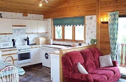 Narberth Chalet De Esquí | Tranquilo y lujoso Lodge de 4 estrellas con vistas al bosque, Narberth, Pembrokeshire