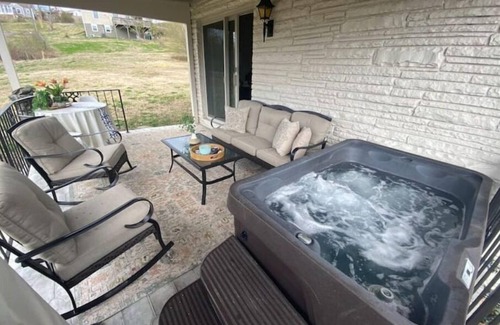 Donelson Casa | Tranquil Luxury Hot Tub Near Downtown, Airport