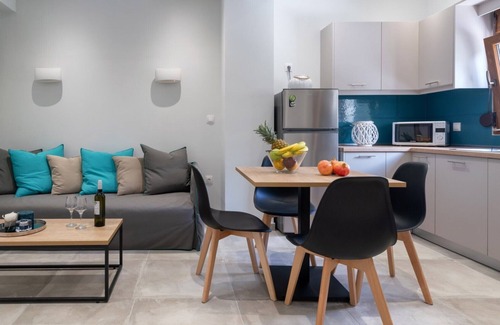 Almiros Beach Apartamento | Tranquil Modern Apartments with Pool & Lush Garden close to the Beach and Resort