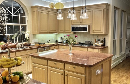 Parker Cama Y Desayuno | Tranquil Neoclassical Bed & Breakfast near Southfork Ranch! Suite 1 & Suite 2