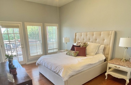 Parker Cama Y Desayuno | Tranquil Neoclassical Bed & Breakfast near Southfork Ranch! Suite 1 & Suite 2