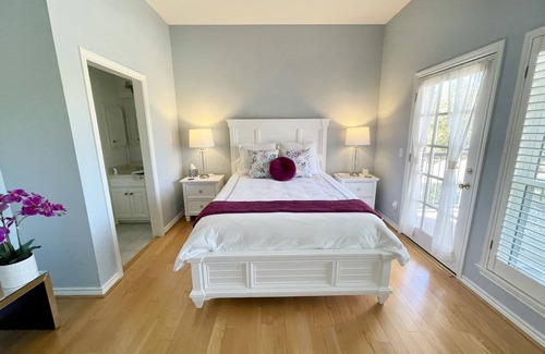 Parker Cama Y Desayuno | Tranquil Neoclassical Bed & Breakfast near Southfork Ranch! Suite 1 & Suite 2
